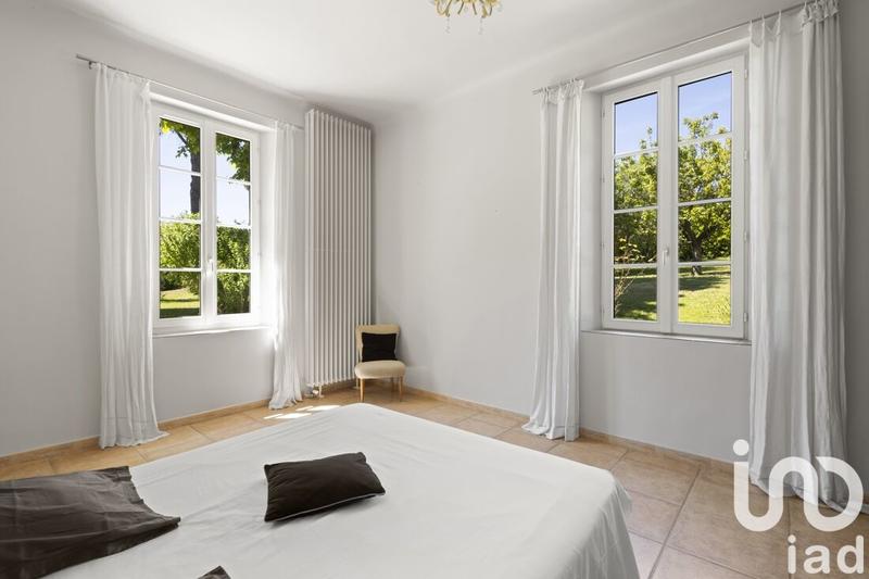 Maison - 220 m² - 5 pièces