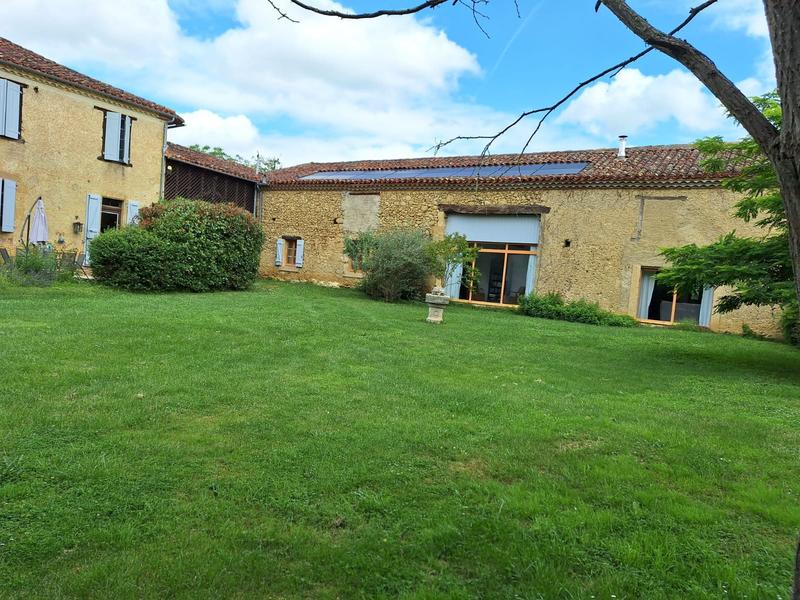 Maison - 360 m² - 14 pièces