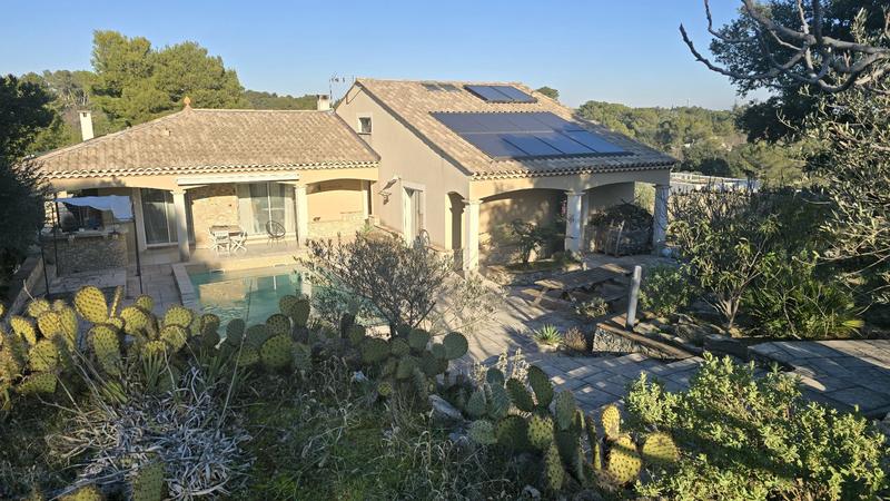 Propriété - 295 m² - 12 pièces