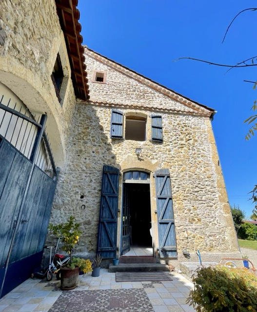 Maison - 260 m² - 9 pièces