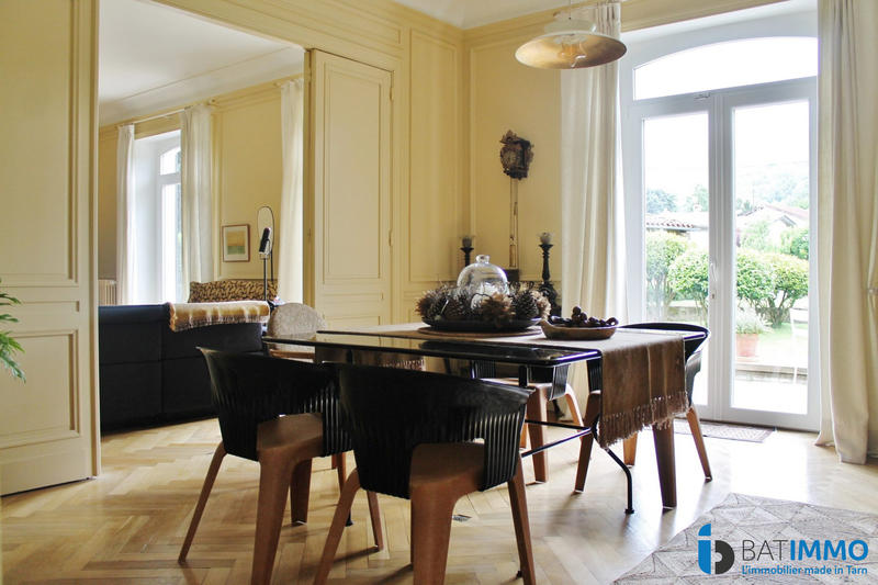 Maison - 265 m² - 7 pièces