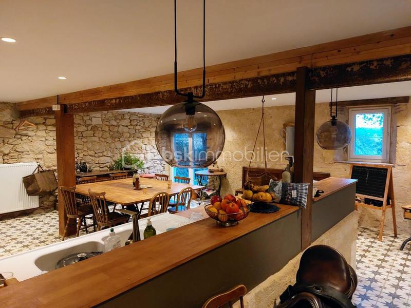 Propriété - 242 m² - 7 pièces