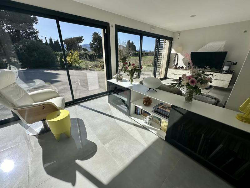 Propriété - 270 m² - 6 pièces