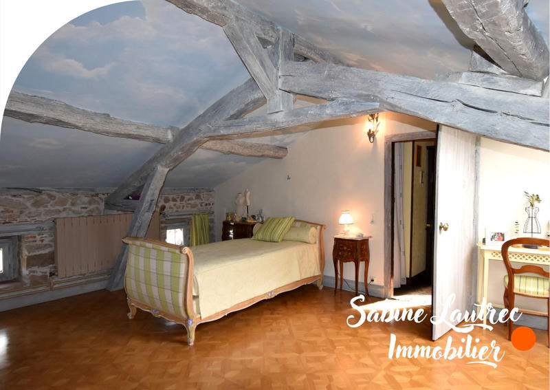 Maison - 233 m² - 7 pièces