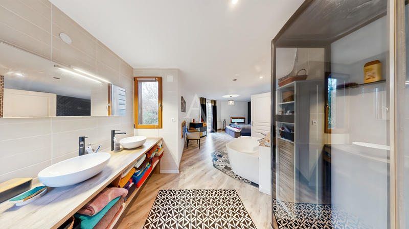 Maison - 293 m² - 12 pièces