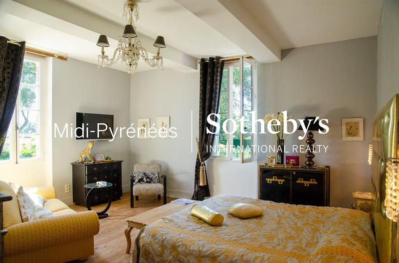 Maison - 300 m² - 11 pièces