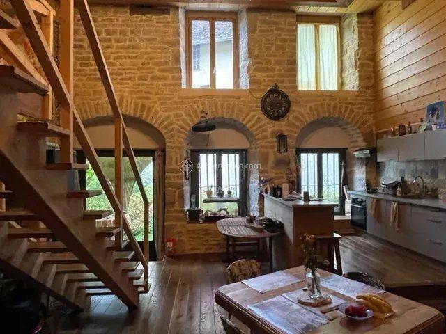 Maison - 318 m² - 7 pièces