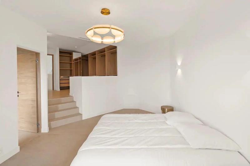 Maison - 307 m² - 7 pièces