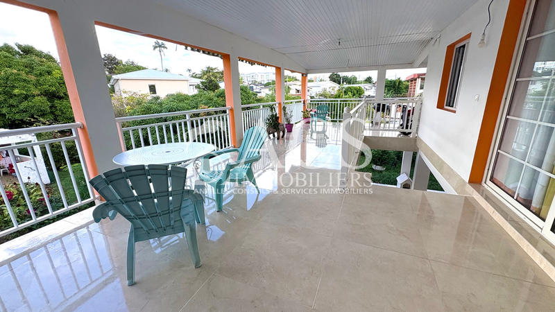 Maison - 200 m² - 7 pièces