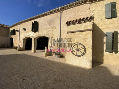 Maison - 590 m² - 14 pièces