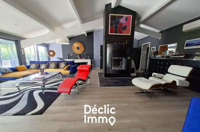 Maison - 220 m² - 10 pièces