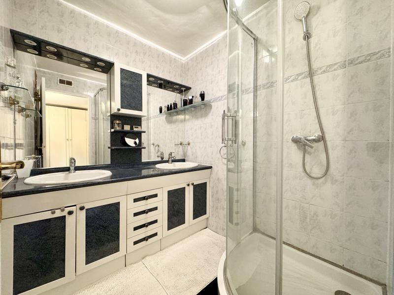 Appartement - 99 m² - 5 pièces