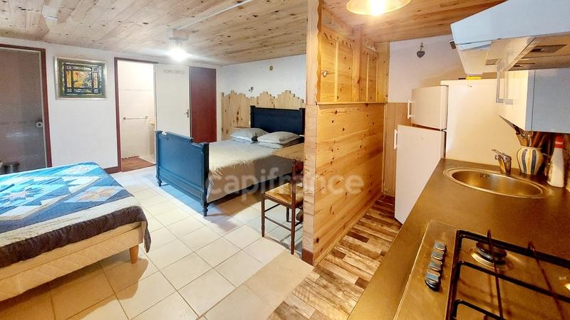 Maison - 222 m² - 8 pièces