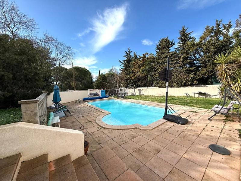 Maison - 230 m² - 8 pièces