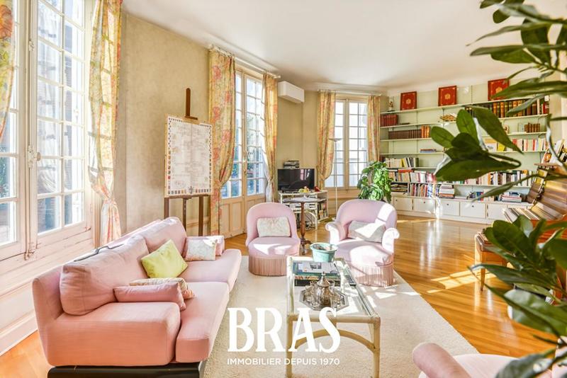 Hôtel particulier - 220 m² - 6 pièces