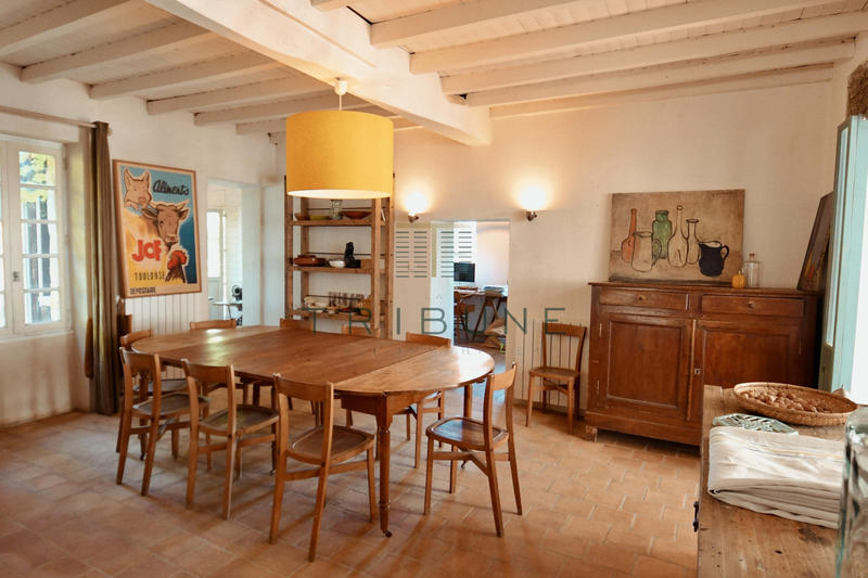 Maison - 330 m² - 13 pièces