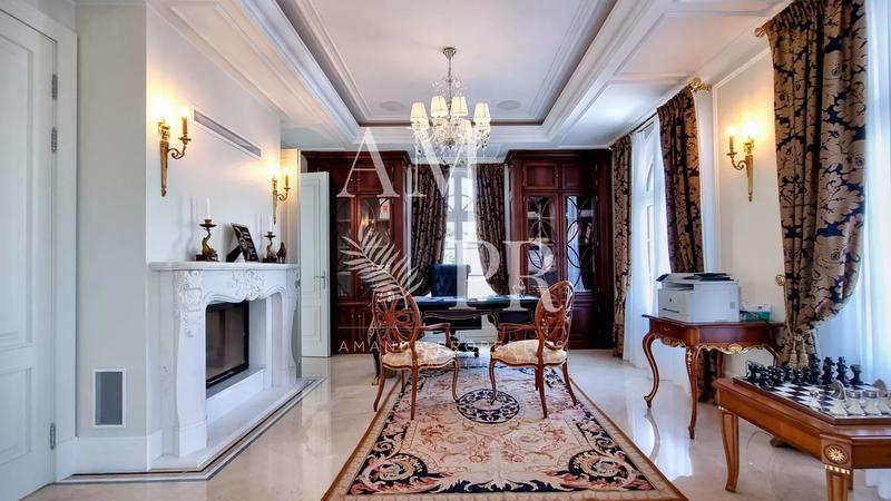 Propriété - 900 m² - 12 pièces