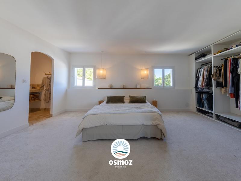 Maison - 330 m² - 8 pièces