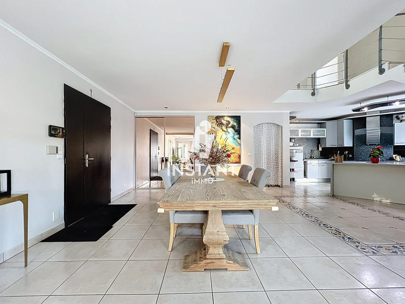 Villa - 238 m² - 9 pièces