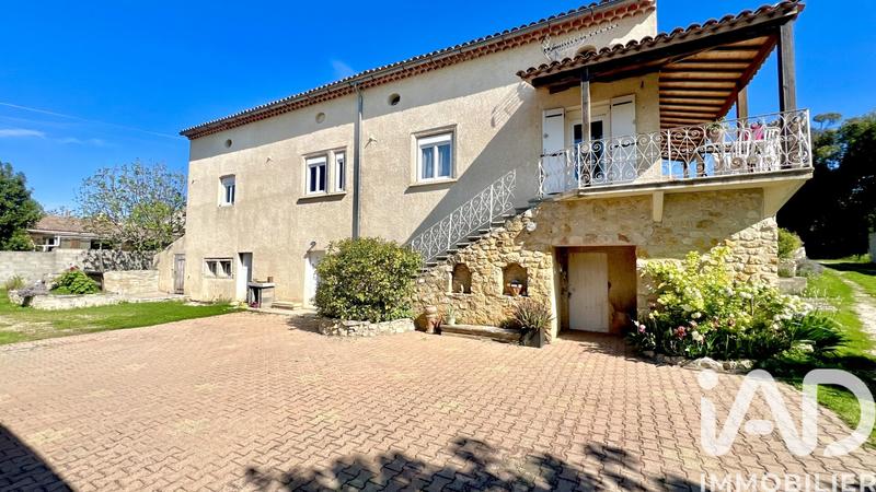 Maison - 230 m² - 7 pièces