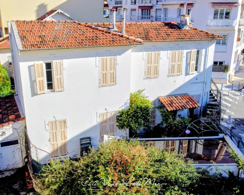 Maison - 290 m² - 12 pièces