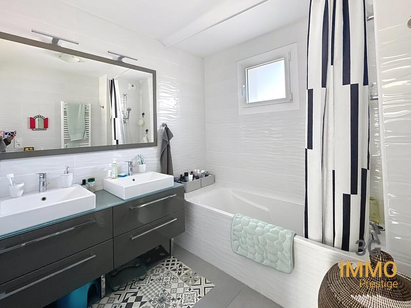 Appartement - 82 m² - 3 pièces