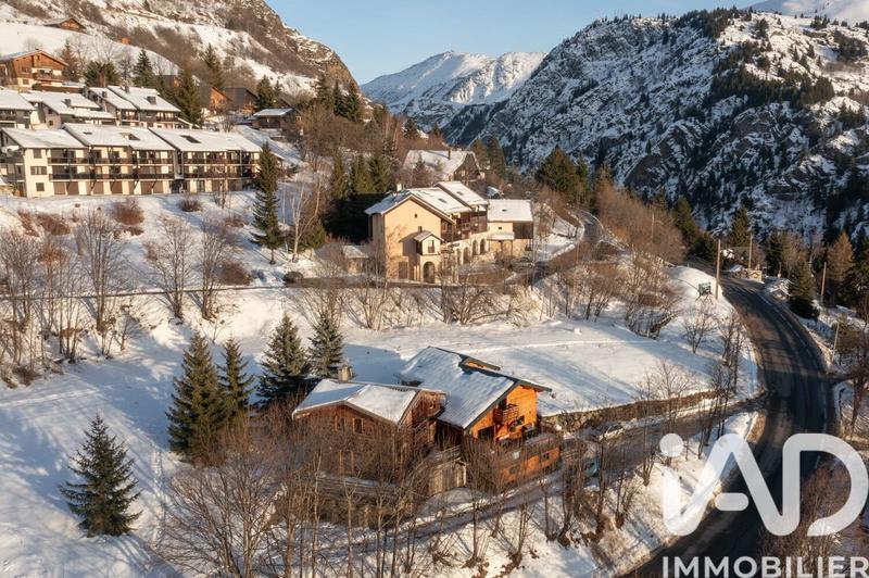 Châlet - 223 m² - 9 pièces