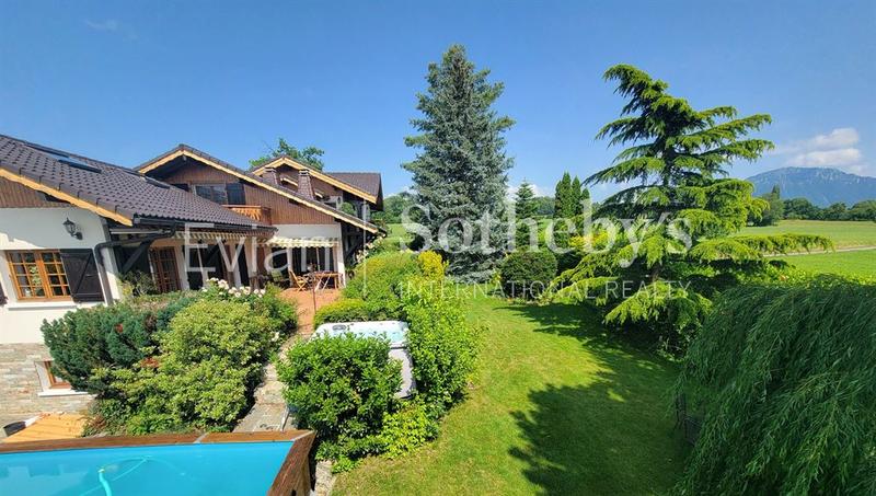 Maison - 256 m² - 10 pièces