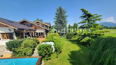 Maison - 256 m² - 10 pièces