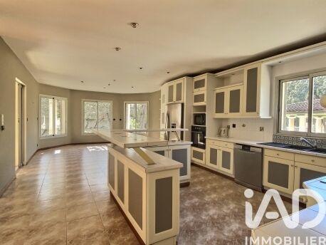 Maison - 255 m² - 7 pièces