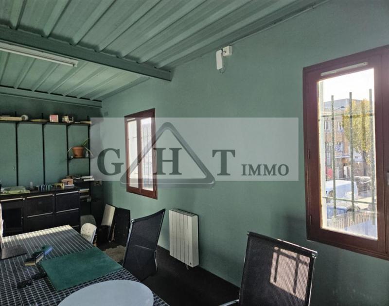 Entrepôt - 1 400 m²