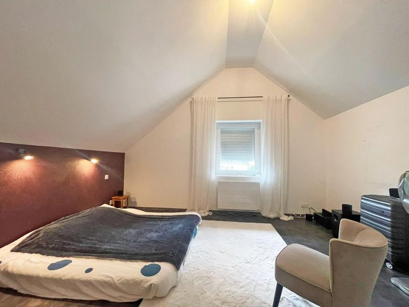 Maison - 238 m² - 8 pièces