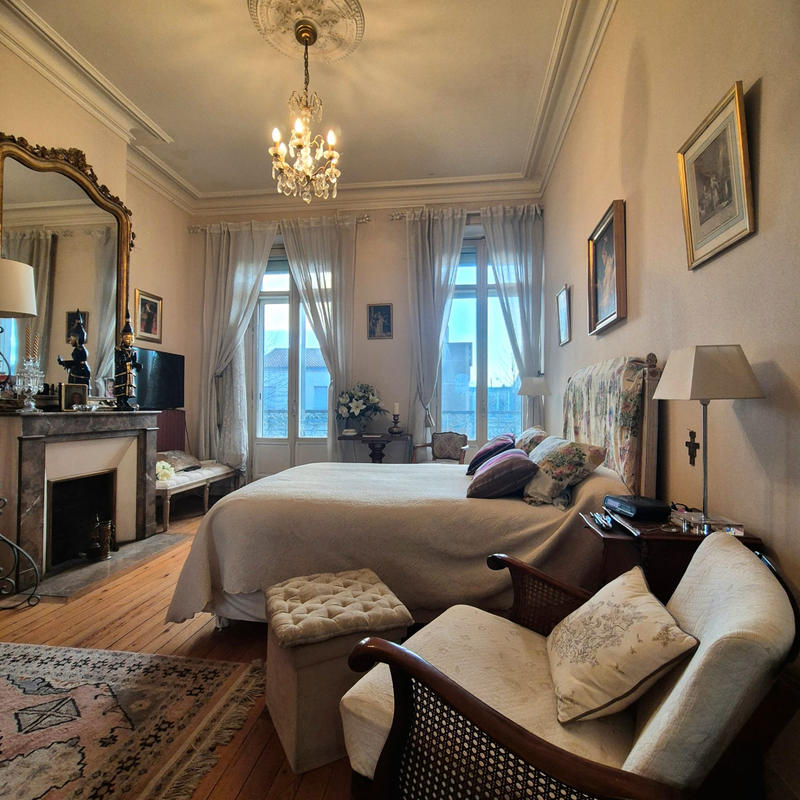 Maison - 203 m² - 8 pièces