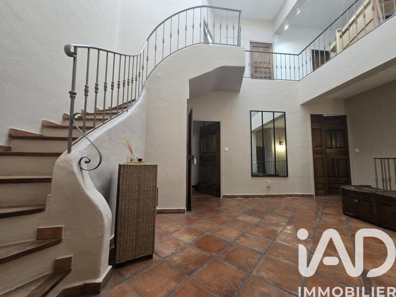 Maison - 222 m² - 8 pièces