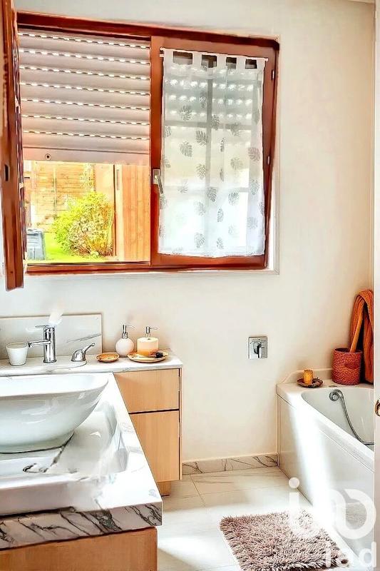 Maison - 94 m² - 5 pièces