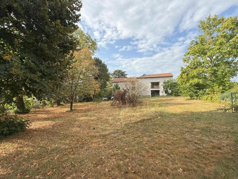 Terrain constructible - 1 040 m²