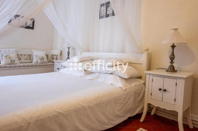 Maison - 277 m² - 12 pièces