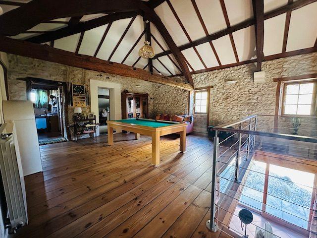 Maison ancienne - 205 m² - 7 pièces
