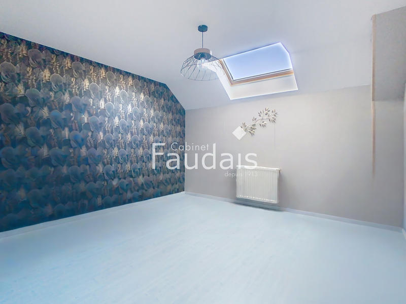 Maison - 382 m² - 13 pièces