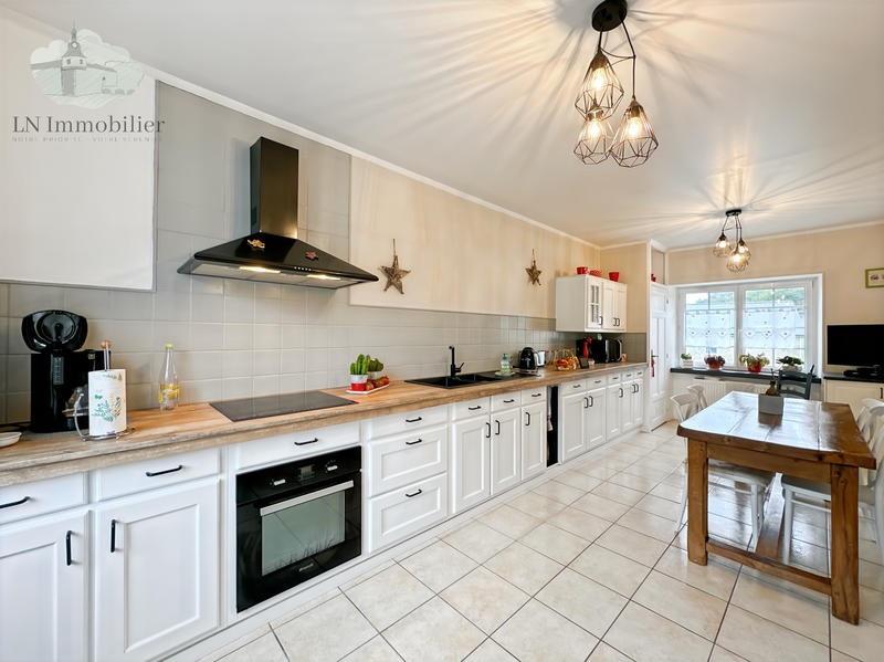 Maison - 167 m² - 8 pièces