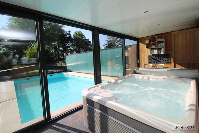 Maison - 248 m² - 6 pièces