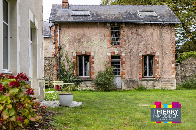 Demeure - 268 m² - 10 pièces