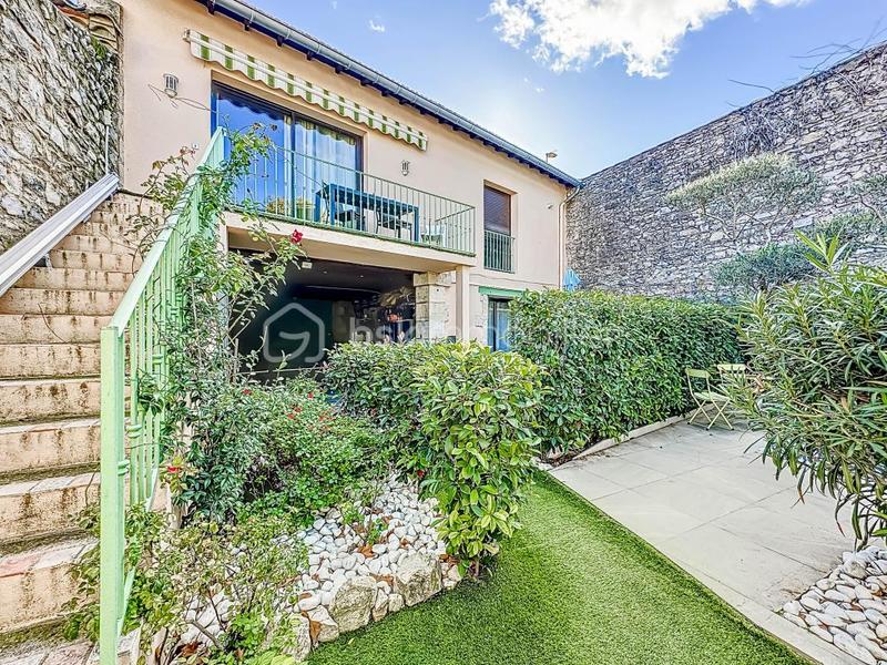 Propriété - 320 m² - 12 pièces