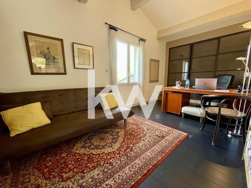 Maison - 210 m² - 7 pièces