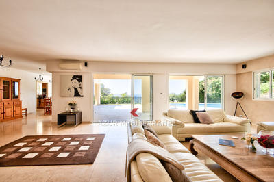 Villa - 369 m² - 6 pièces