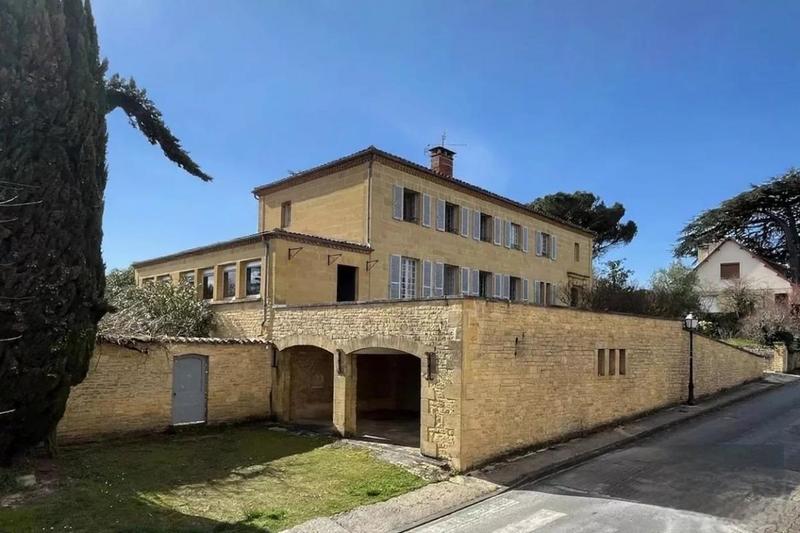 Maison - 320 m² - 8 pièces