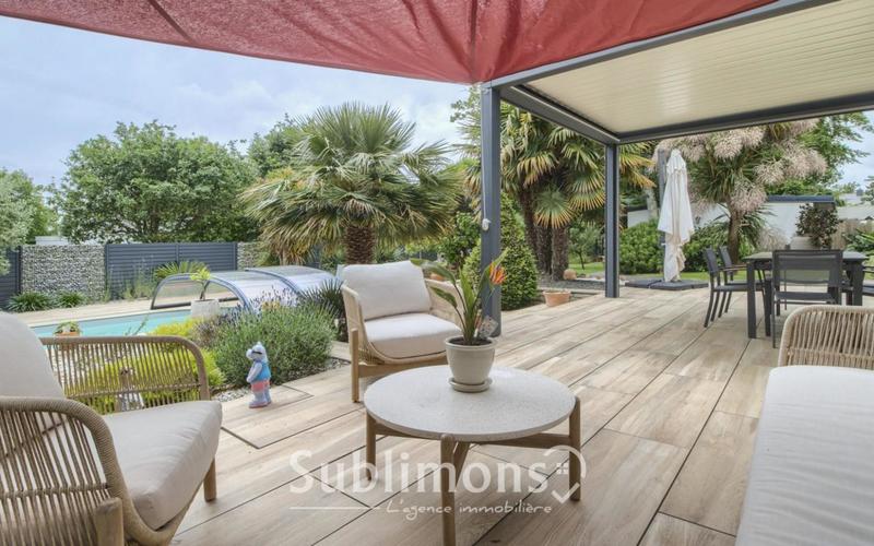 Maison - 235 m² - 8 pièces