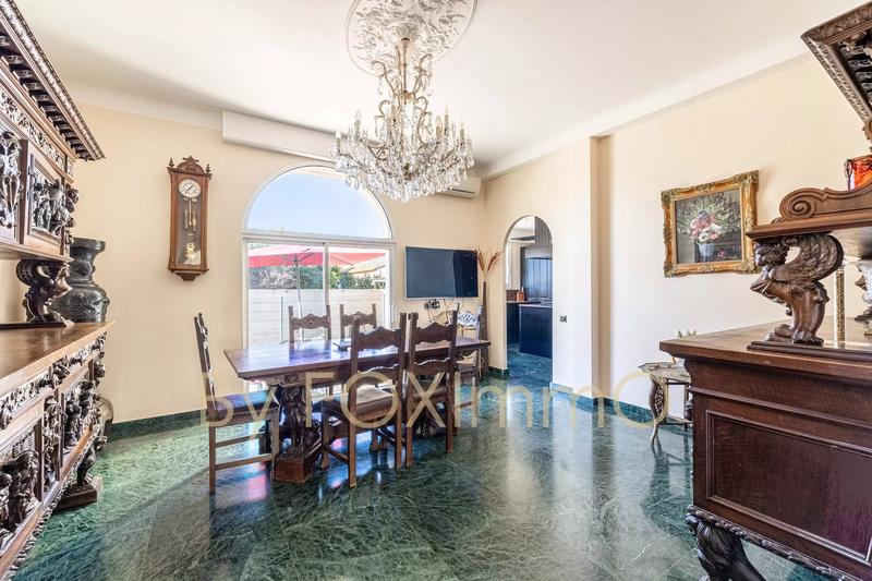 Maison - 280 m² - 7 pièces