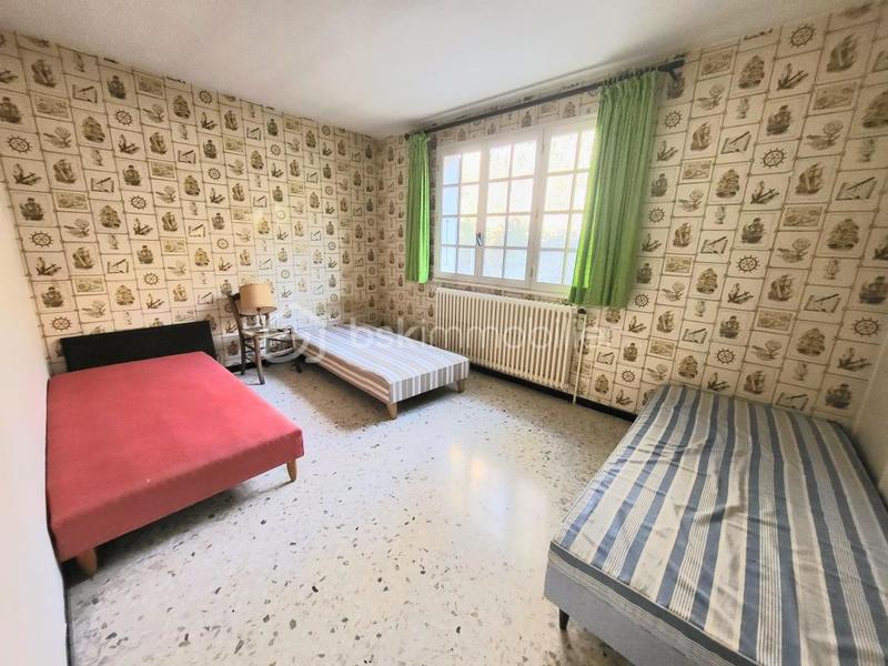 Maison - 264 m² - 15 pièces