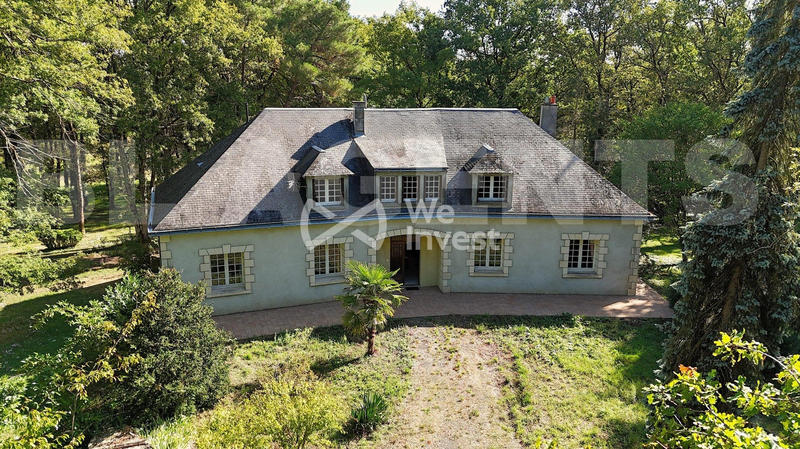 Maison - 250 m² - 8 pièces